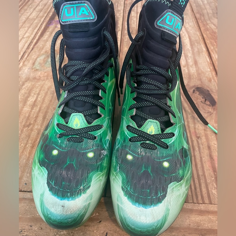 Under Armour football cleats size 10